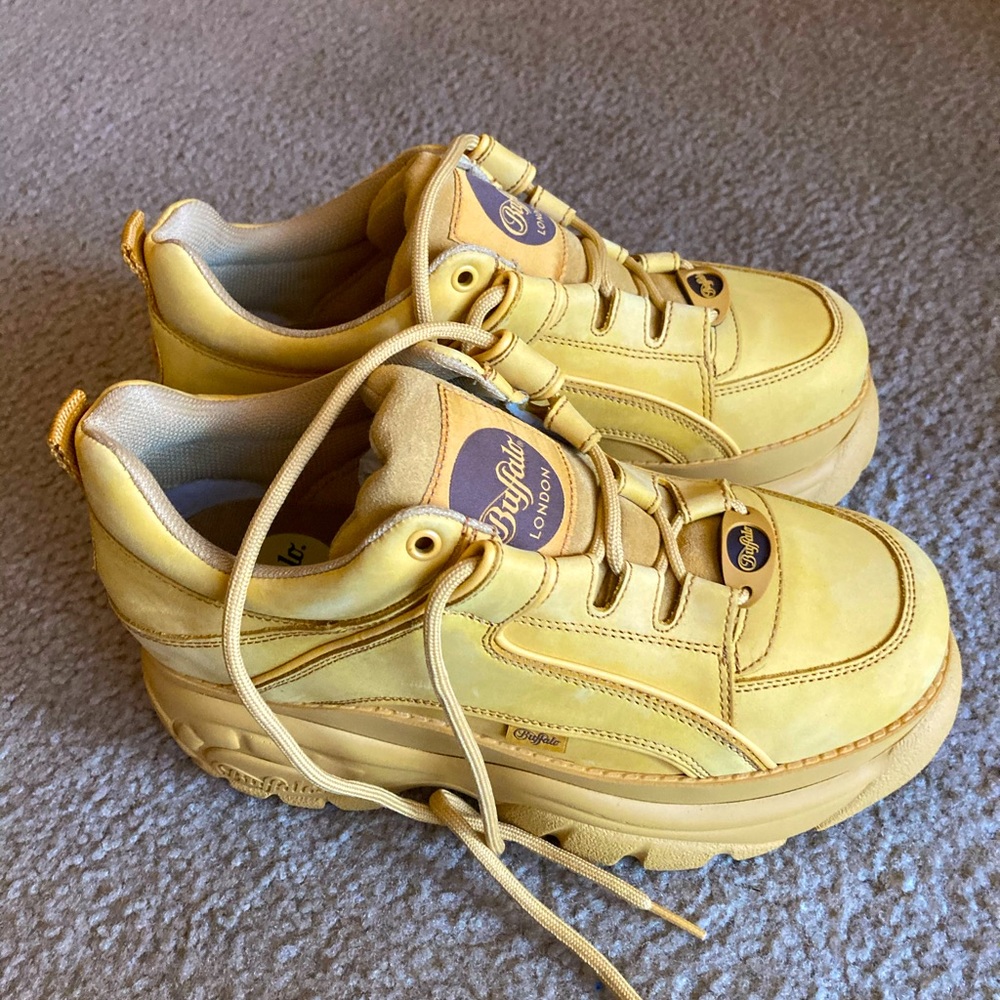 Buffalo London sneakers